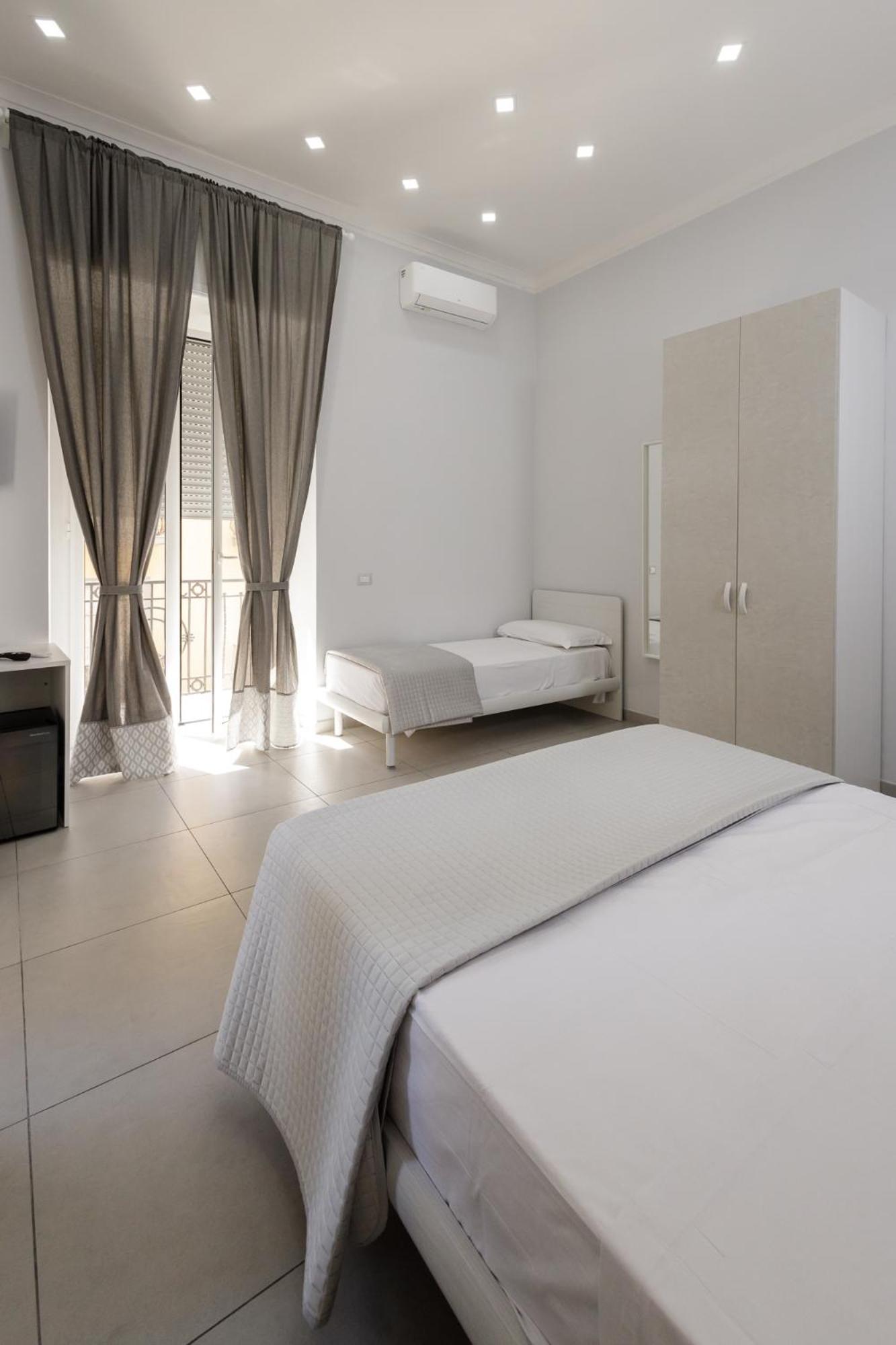 فندق Caroline'S House نابولي المظهر الخارجي الصورة