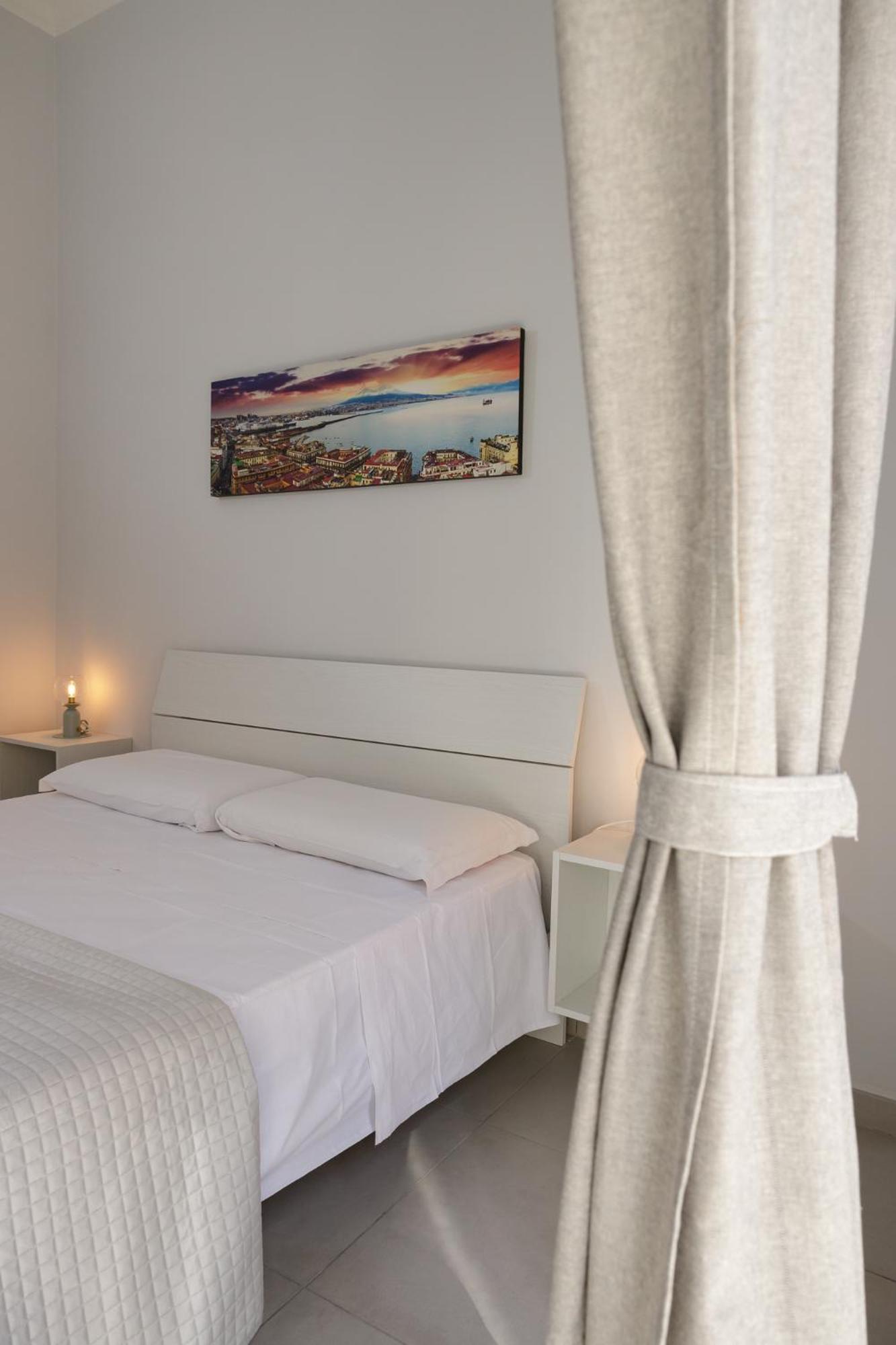 فندق Caroline'S House نابولي المظهر الخارجي الصورة