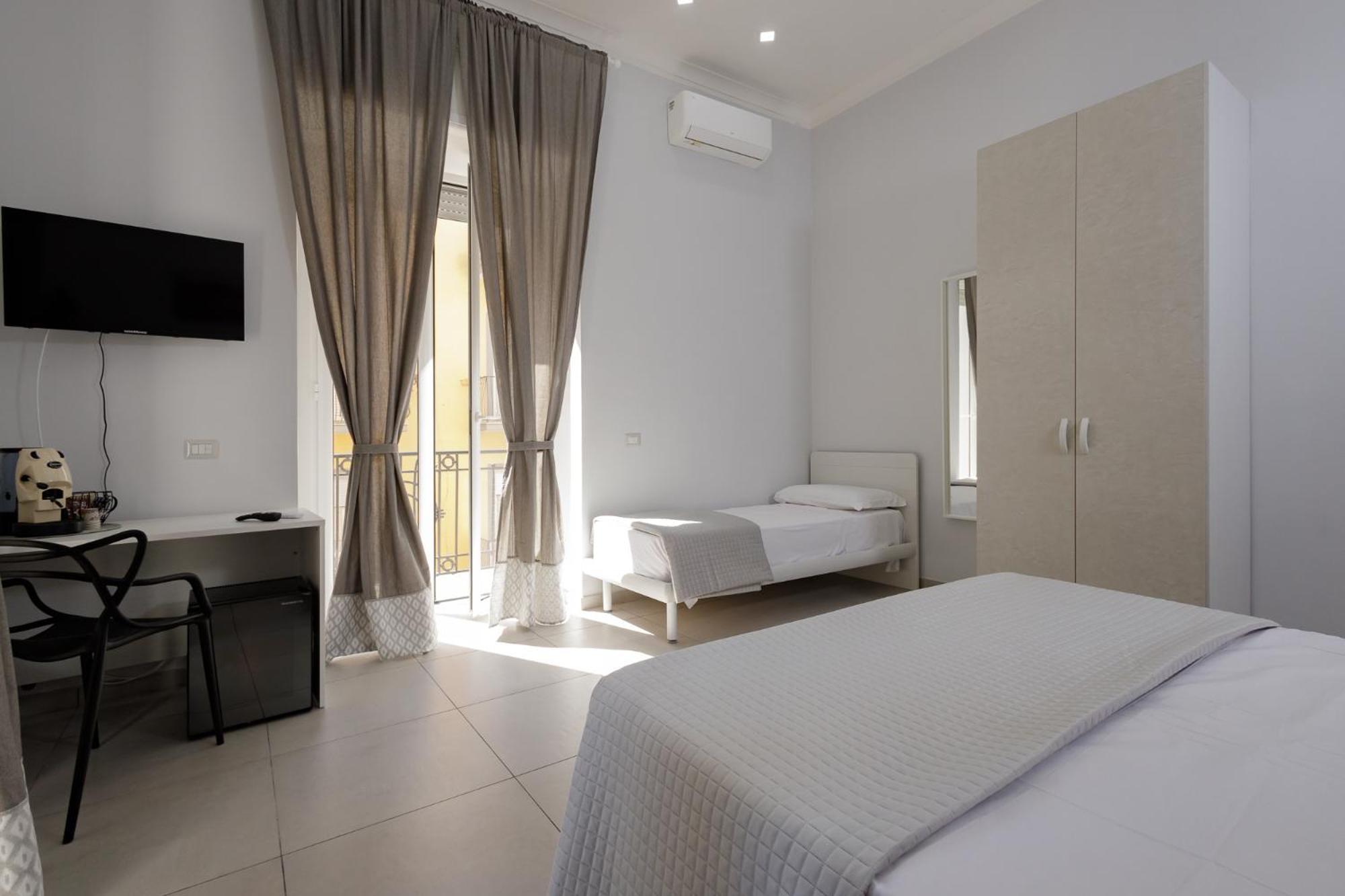 فندق Caroline'S House نابولي المظهر الخارجي الصورة