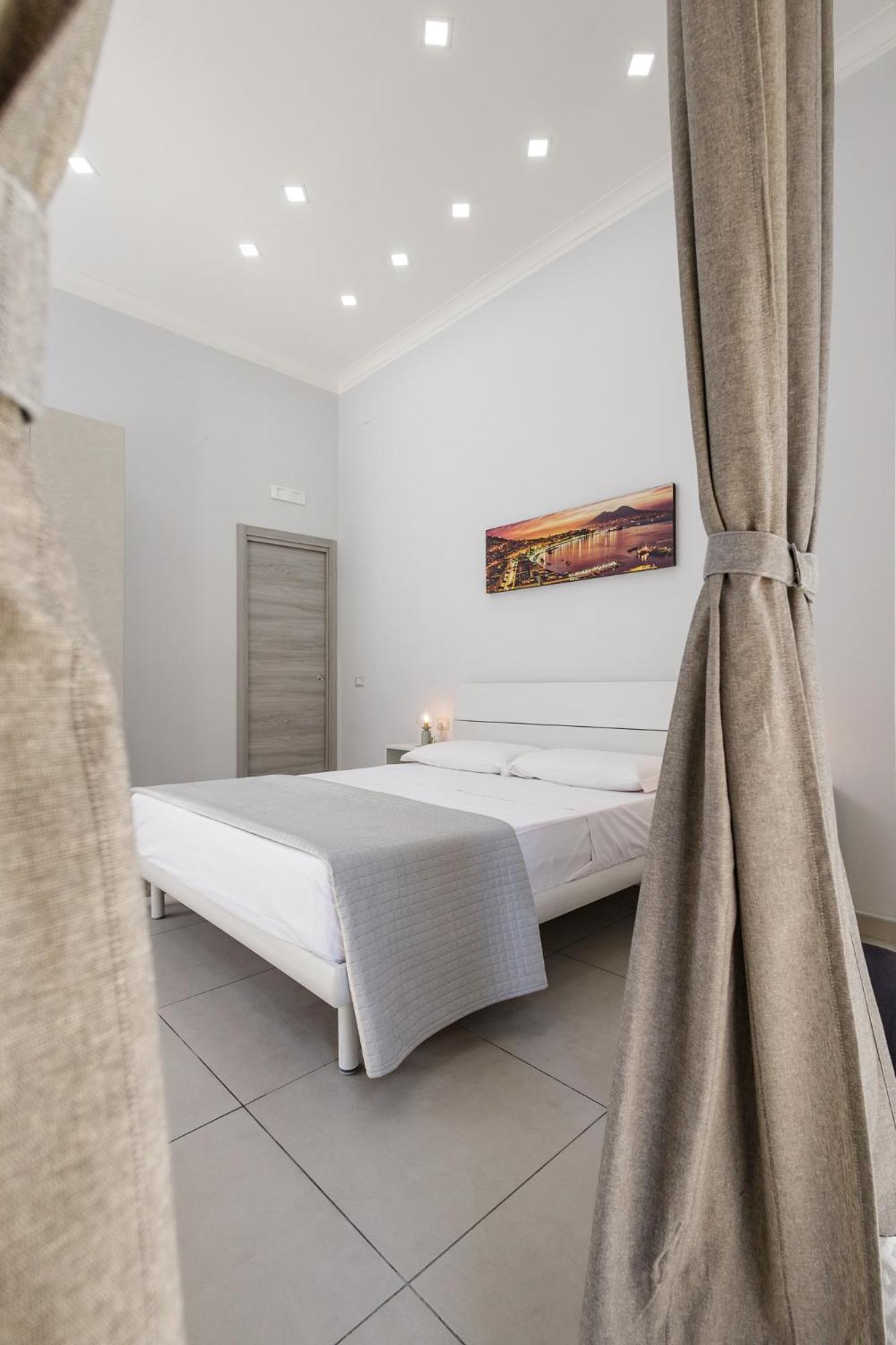 فندق Caroline'S House نابولي المظهر الخارجي الصورة
