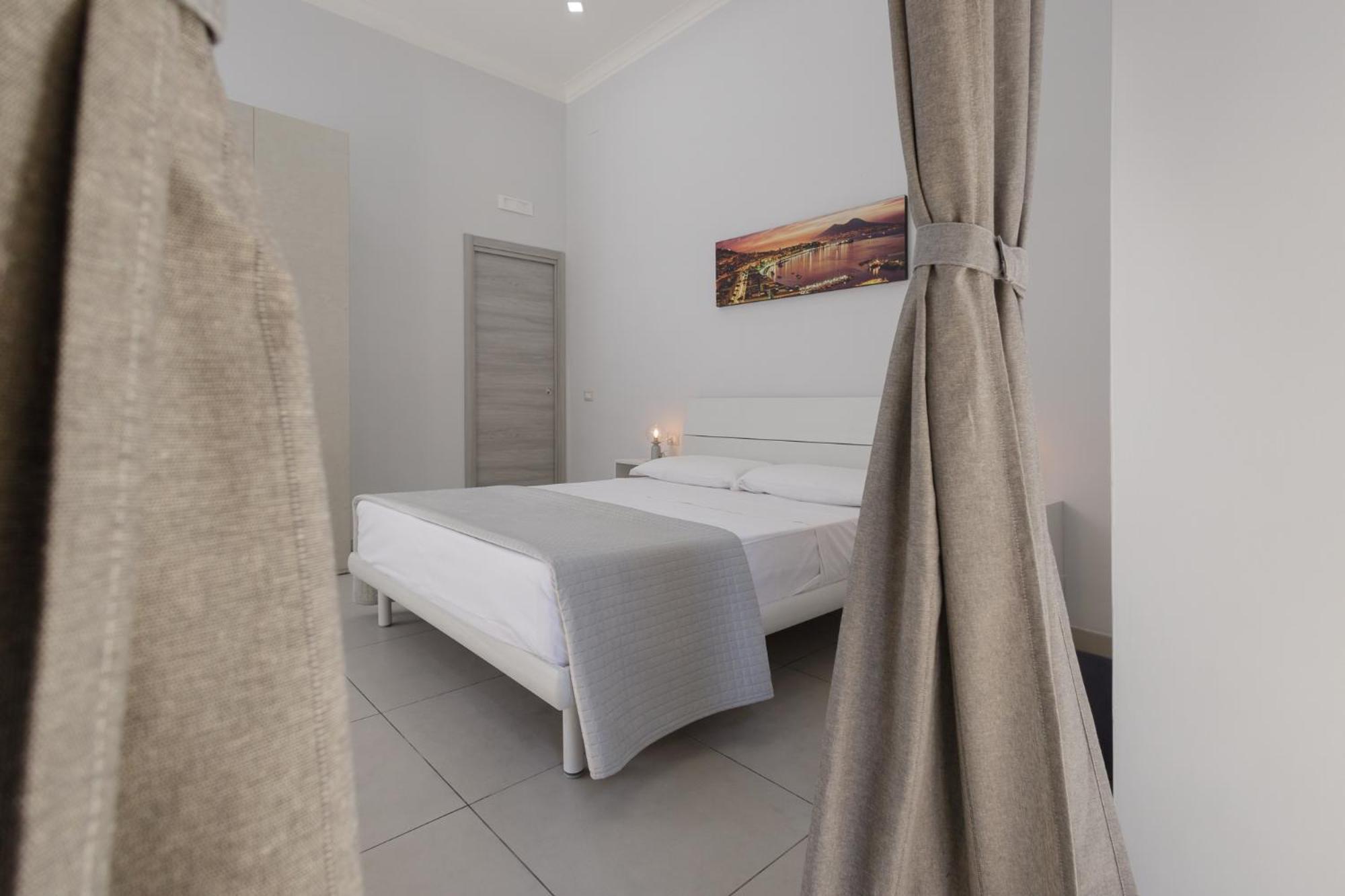 فندق Caroline'S House نابولي المظهر الخارجي الصورة
