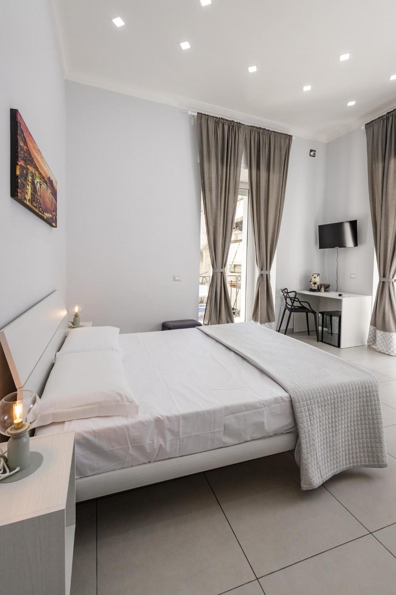 فندق Caroline'S House نابولي المظهر الخارجي الصورة