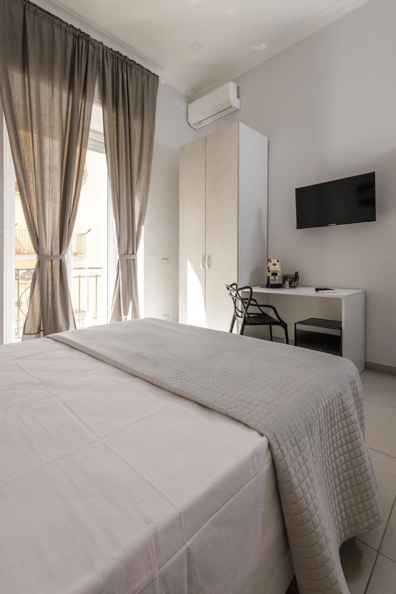 فندق Caroline'S House نابولي المظهر الخارجي الصورة