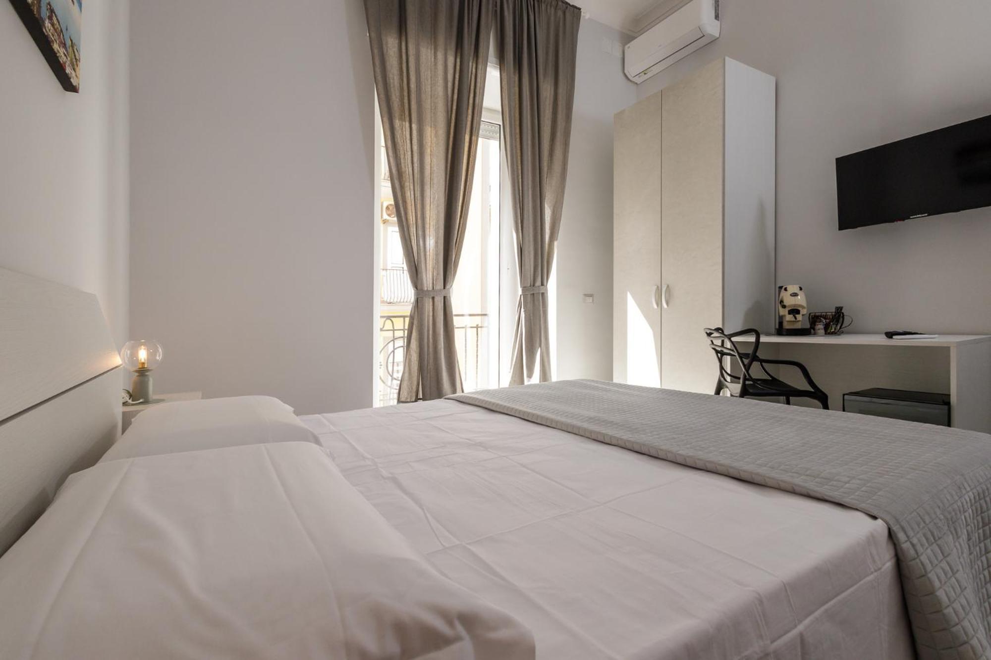 فندق Caroline'S House نابولي المظهر الخارجي الصورة
