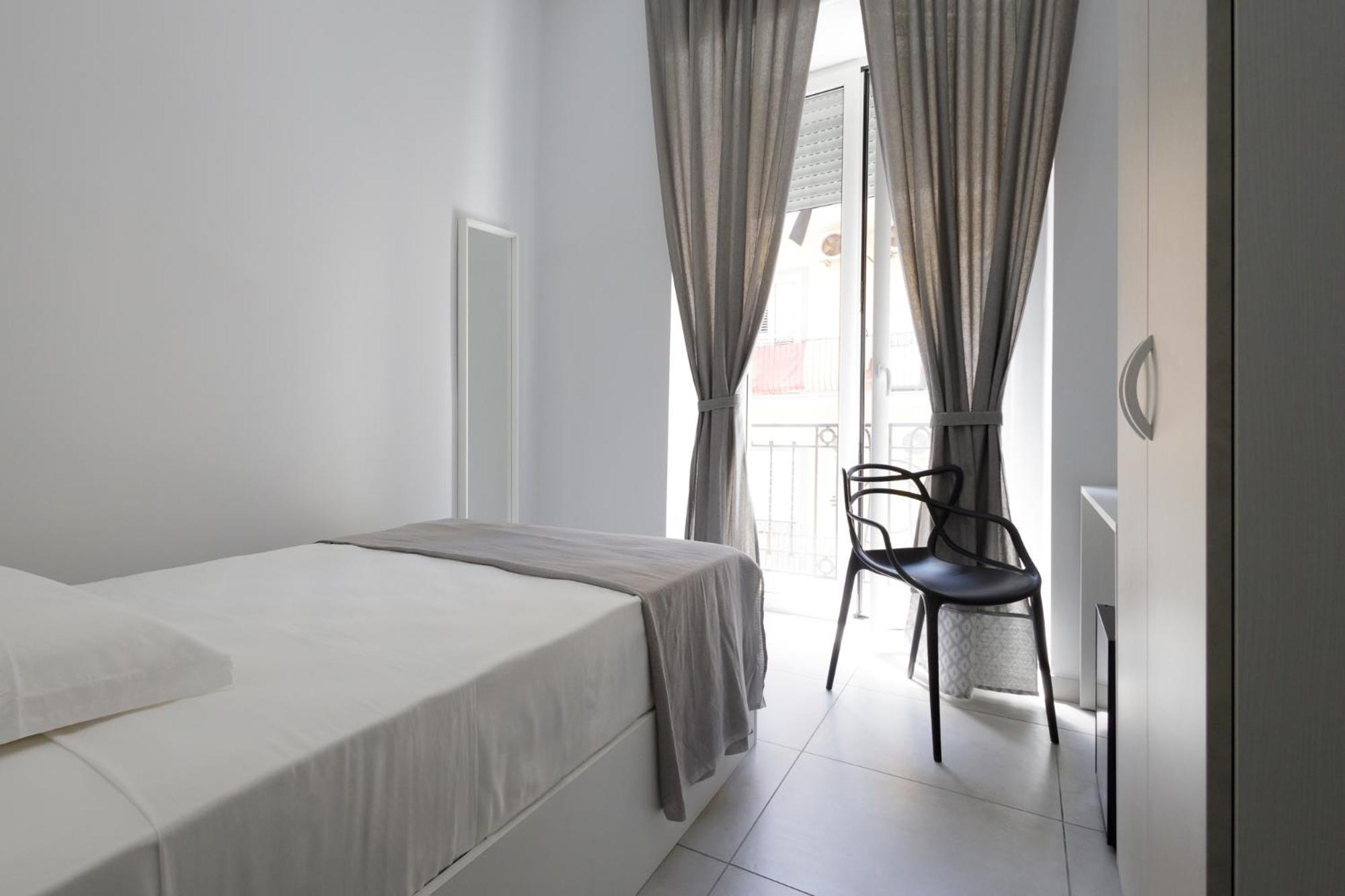 فندق Caroline'S House نابولي المظهر الخارجي الصورة