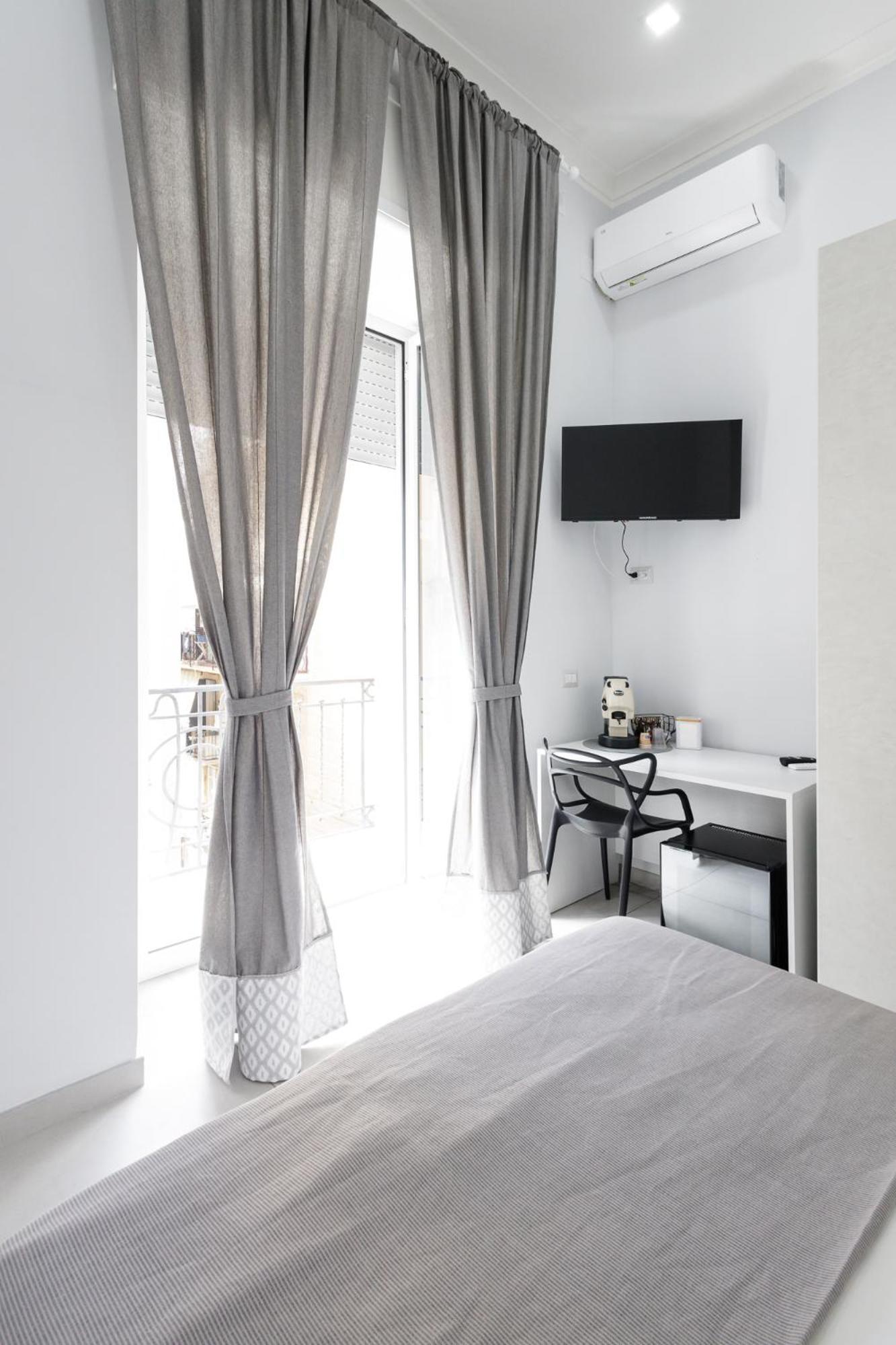 فندق Caroline'S House نابولي المظهر الخارجي الصورة